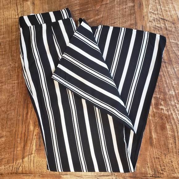 Forever 21 Pants - Forever 21 - Women's - Capri Pants - Black & White Striped - Size XS